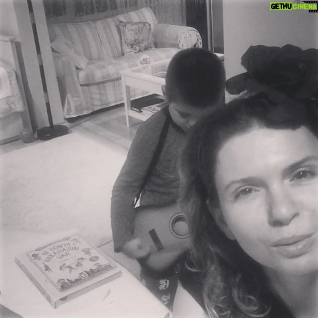 Aylin Kabasakal Instagram - Konserin ikinci bölümü ,şimdi sıra bende, biraz nostalji😍😍
