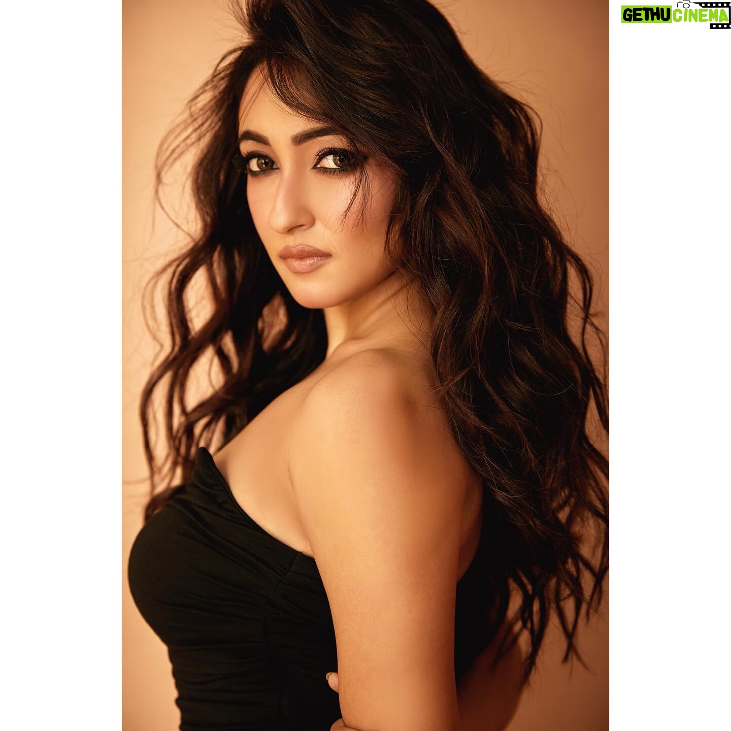 Ayoshi Talukdar - 3 Likes - ✨🖤