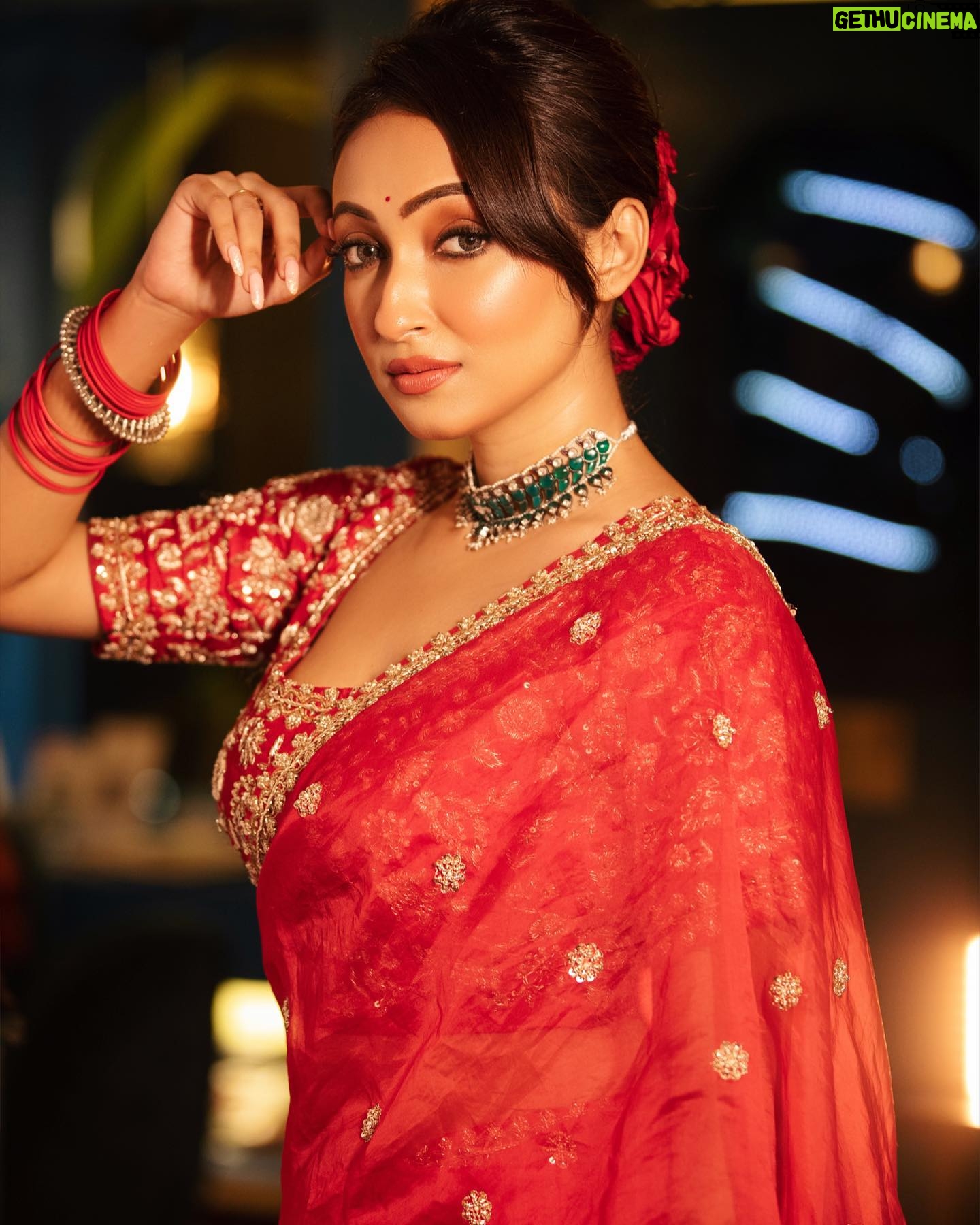 Ayoshi Talukdar Instagram - Love=Red Saree♥️ Outfit: @onaya_official Jewellery: @kleo21official Styling: @subrata4462 MuaH: @baban.islam.54 Photography: @abhinaskarphotography Location: @boho_amigo #biyebari #red #saree #love #instagood #instagram