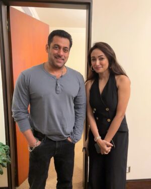Ayoshi Talukdar Instagram - Meeting this man always feels a dream! 
Yet again he never failed to make me love him more with just being the most humble person!! ❤️
@beingsalmankhan
