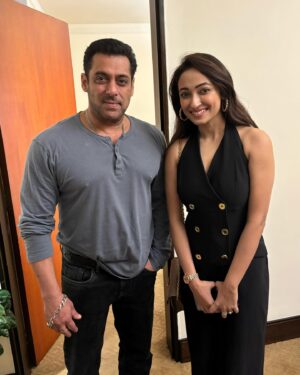 Ayoshi Talukdar Instagram - Meeting this man always feels a dream! 
Yet again he never failed to make me love him more with just being the most humble person!! ❤️
@beingsalmankhan