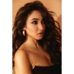 Ayoshi Talukdar Instagram – Either YOU run the day or the day runs YOU!! ✨🫶