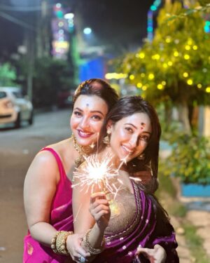 Ayoshi Talukdar Instagram - Kali Pujo! ✨💫♥️