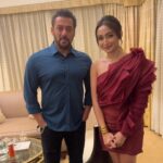 Ayoshi Talukdar Instagram – One of the Best days of my Life!
Such a Humble and Nice Man. 
Thankyou @beingsalmankhan for taking out time for us! Means a ton♥️
Nothing would be possible without you @banerjeepuja. Thankyouuu so so much! ♥️
And @dey.shyamsundar for making everything happen!

#salmankhan #dabanggtour #kolkata #love #bestmoment