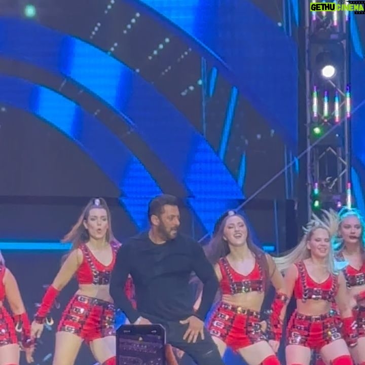 Ayoshi Talukdar - 29.8K Likes - One of the Best days of my Life!
Such a Humble and Nice Man.
Thankyou @beingsalmankhan for taking out time for us! Means a ton♥️
Nothing would be possible without you @banerjeepuja. Thankyouuu so so much! ♥️
And @dey.shyamsundar for making everything happen!
#salmankhan #dabanggtour #kolkata #love #bestmoment