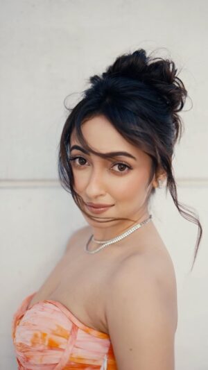 Ayoshi Talukdar Instagram - 🧡