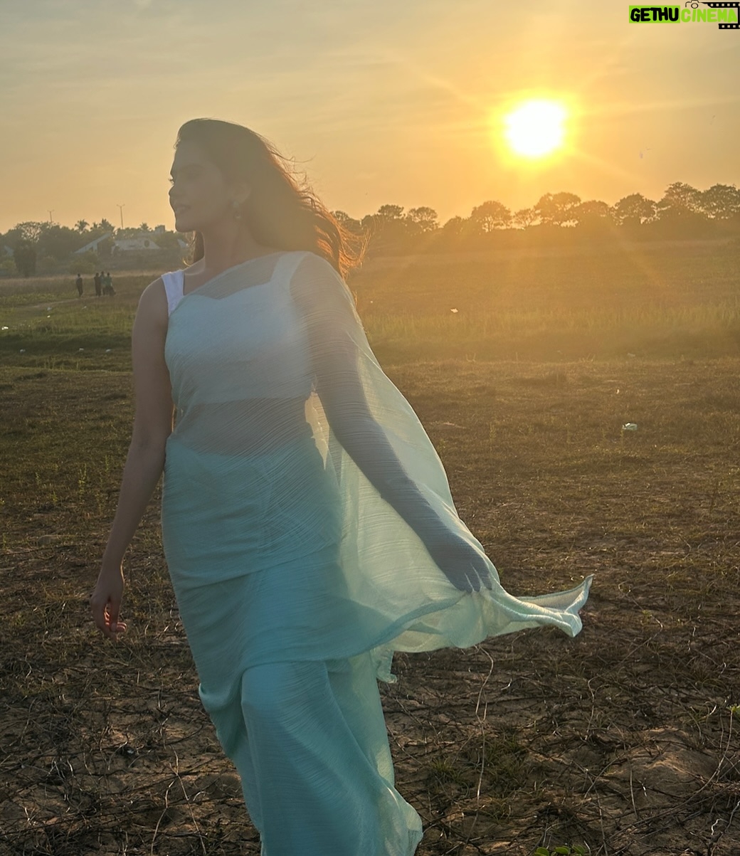 Ayraa Instagram - Definitely my suraj hua madham moment 🌤️
