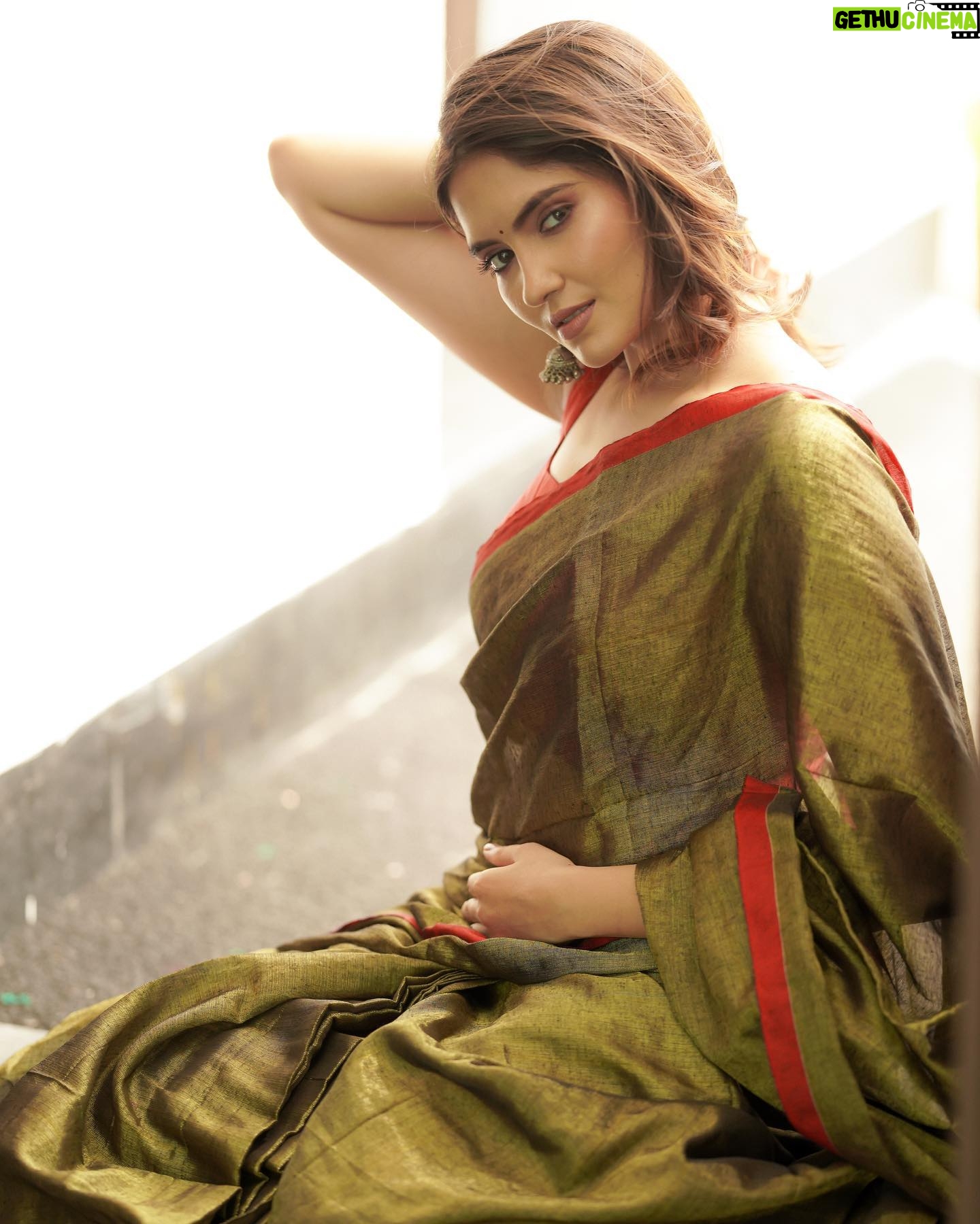 Ayraa Instagram - Happy Ganesh Chaturthi to all of you ❤️ 🙏 Wishing you all abundance of light, love, peace, prosperity and positivity ✨ Costumes - @ivalinmabia Photographer - @camerasenthil Makeup - @pavihairandmakeup Hair - @artistrybyhari Shoot Organized by @rrajeshananda #Ayraa