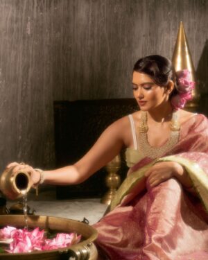 Ayraa Instagram - Kamali 🪷

Shot by : @prachuprashanth ✨

Outfits /styling /curation by @the__illusion 🔥

Makeup : @anu_leenamol ⚡️

Hair : @bisu__limbu 
⚡️
Photography team : @ikriosgokul 
@vdop_photography ✨

#Ayraa