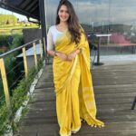 Ayraa Instagram - Okay Last from these set 💛🌼