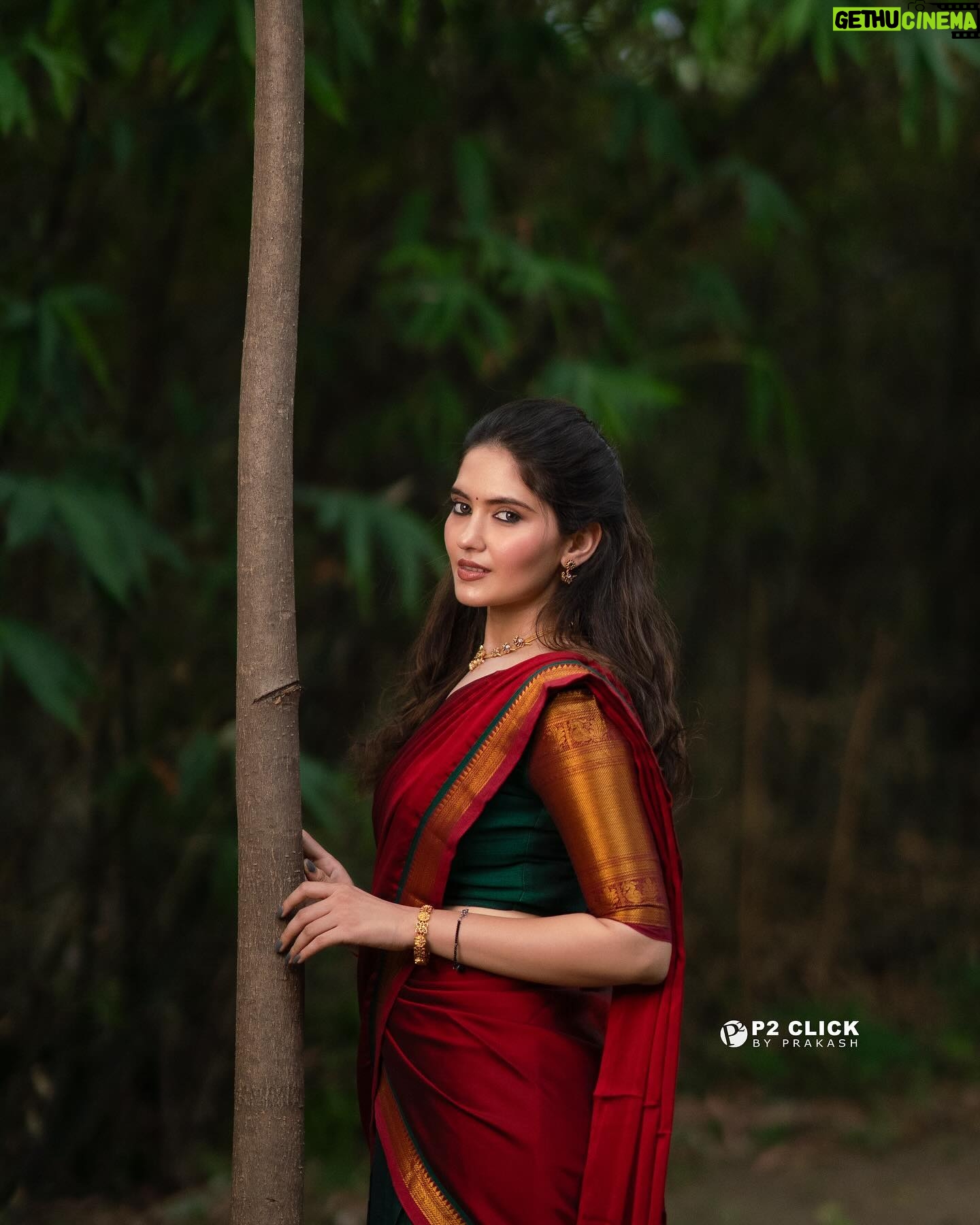 Ayraa Instagram - ☔🌹 Shot by : @p2click.in Makeup and hair : @priya_durai_makeoverartistry Wearing : @ivalinmabia