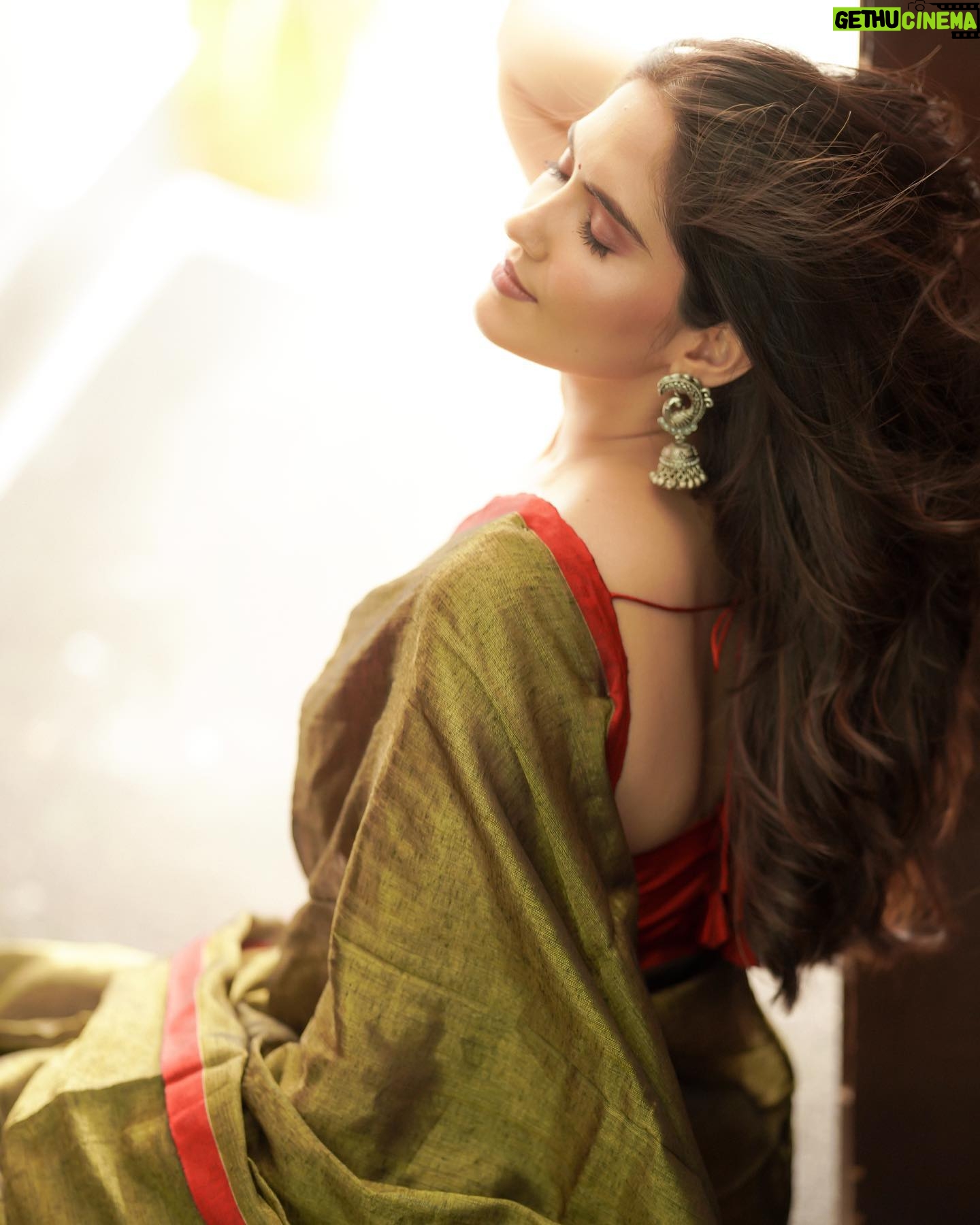 Ayraa Instagram - Happy Ganesh Chaturthi to all of you ❤️ 🙏 Wishing you all abundance of light, love, peace, prosperity and positivity ✨ Costumes - @ivalinmabia Photographer - @camerasenthil Makeup - @pavihairandmakeup Hair - @artistrybyhari Shoot Organized by @rrajeshananda #Ayraa