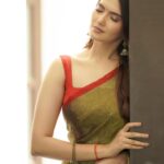 Ayraa Instagram – Channeling my inner rani 🌸💚

Costumes – @ivalinmabia
Photographer – @camerasenthil
Makeup – @pavihairandmakeup
Hair – @artistrybyhari
Shoot Organized by @rrajeshananda
#Ayraa