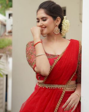 Ayraa Instagram - ✨🌟

Costumes - @mabia_mb
Photographer - @camerasenthil
Makeup - @pavihairandmakeup
Hair - @artistrybyhari
Shoot Organized by @rrajeshananda