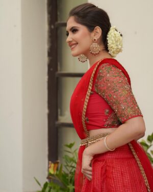 Ayraa Instagram - 🌟✨
Costumes - @mabia_mb
Photographer - @camerasenthil
Makeup - @pavihairandmakeup
Hair - @artistrybyhari
Shoot Organized by @rrajeshananda