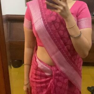 Ayraa Instagram - Some bts from the sets of #thalainagaram2 !! 
Loved performing as "Parveen " got to learn so much!! 
P.s : the last slide was after a challenging yet satisfying scene ❤️