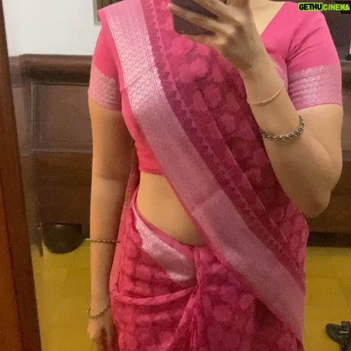 Ayraa - 15.2K Likes - Some bts from the sets of #thalainagaram2 !!
Loved performing as "Parveen " got to learn so much!!
P.s : the last slide was after a challenging yet satisfying scene β€οΈ