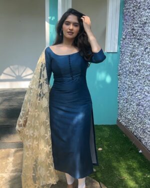 Ayraa Instagram - just meghna vibes, iykyk🎸🌻🤌
Makeup and hair : @niha_makeoverartistry
 Styling and photo courtesy : @divyalakshanad 

#varnamayiram #meghnavaranamaiyram #adiyekolluthey 
#ayraa