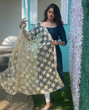 Ayraa Instagram - just meghna vibes, iykyk🎸🌻🤌
Makeup and hair : @niha_makeoverartistry
 Styling and photo courtesy : @divyalakshanad 

#varnamayiram #meghnavaranamaiyram #adiyekolluthey 
#ayraa