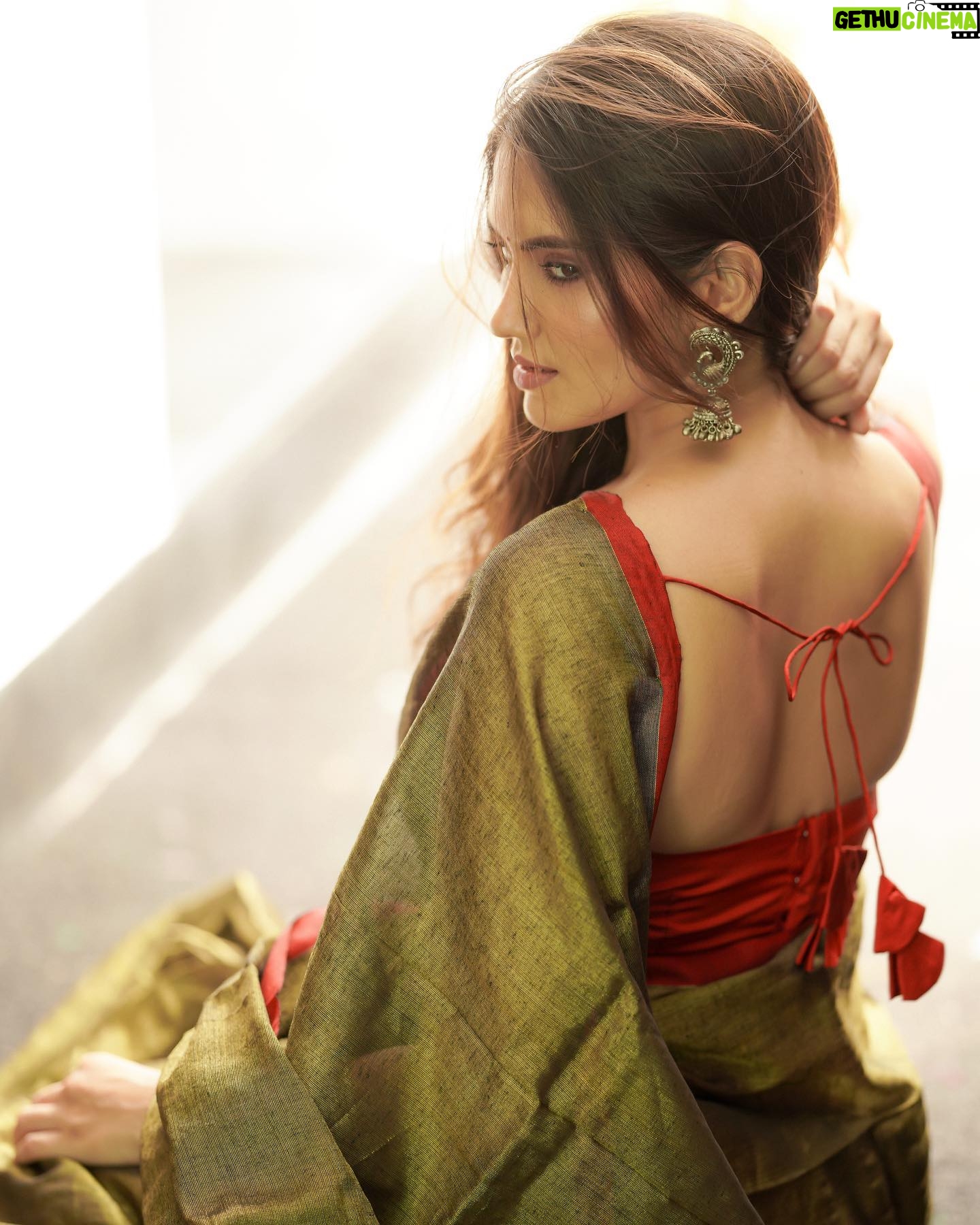Ayraa Instagram - Happy Ganesh Chaturthi to all of you ❤️ 🙏 Wishing you all abundance of light, love, peace, prosperity and positivity ✨ Costumes - @ivalinmabia Photographer - @camerasenthil Makeup - @pavihairandmakeup Hair - @artistrybyhari Shoot Organized by @rrajeshananda #Ayraa