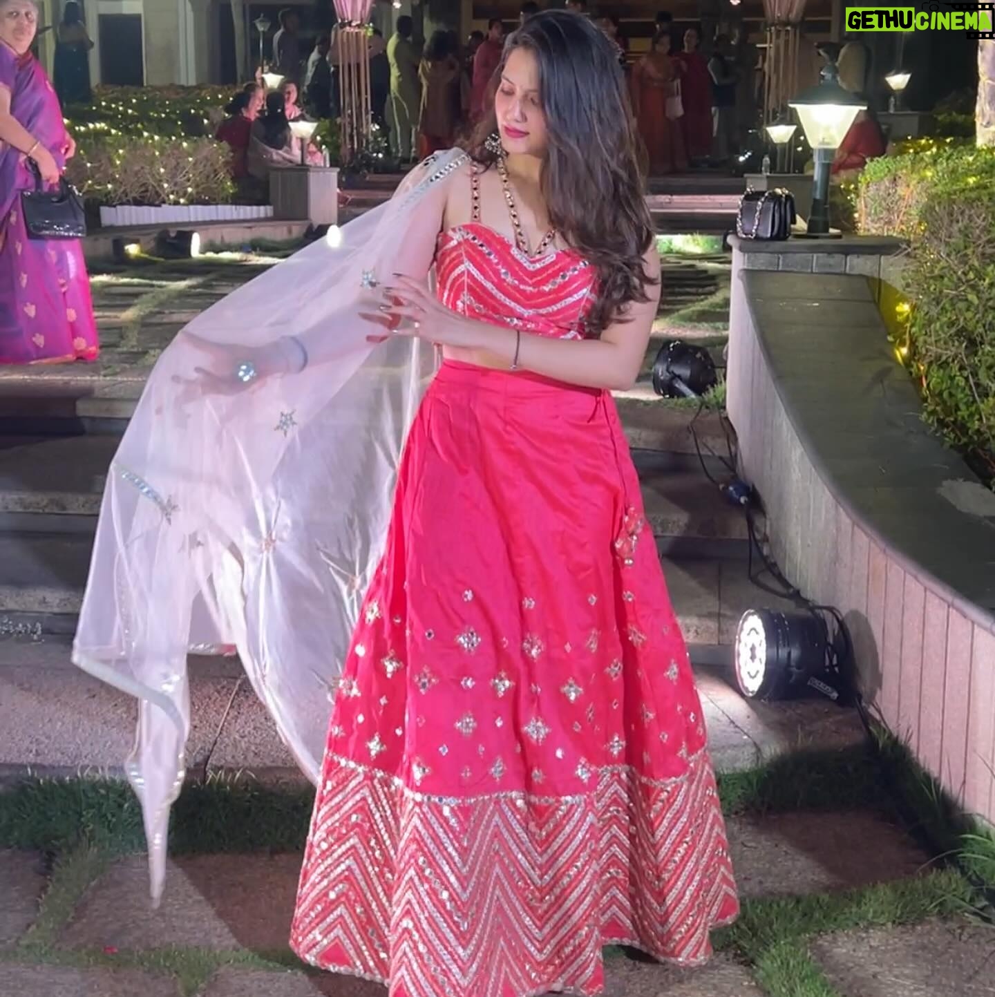 Ayraa Instagram - Many moods of me in a lehanga 🤷♀️ admist all the crowd