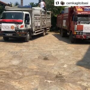 Ayşe Şule Bilgiç Instagram - Yıllardır “YOKLUK YARATICILIĞI” diye bir kavramdan bahsederim. Bilen bilir. Buyurun güzel yurdumun insanları yokken var etmek için nasıl çaba harcamış. İnsanlar bu icatlarla şu an yangın söndürüyorlar!
KAYDIRMALI POSTA BAKIN. 

NOT: Yaratıcılık allaha mahsus yazanları engelleyeceğim. Bizim allah’ın verdği bir yaratıcılığımız var azcık ne demek istediğime kafa yorun ezberden muhalefet etmeden önce! 

#Repost @cemkagitcibasi with @make_repost
・・・
Yardımcı olmak isteyenler gerekli bölgelere su tankı, güçlü benzinli su pompası ve hortum gönderelim lütfen en etkili yangınla mücadele yöntemi şuan için bu. Kamyoneti ve pick up aracı olanlara bunları ulaştıralım. 
Yangın her geçen gün yayılıyor, ayakkabı, yanmaz kıyafetlerle bu yangınları söndüremeyiz. Lütfen bu postu herkese ulaştıralım. #yarindegilbugun