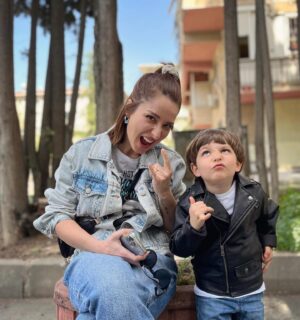 Ayşegül Akdemir Instagram - Normal bi fotoğraf çektirmek imkansız😂