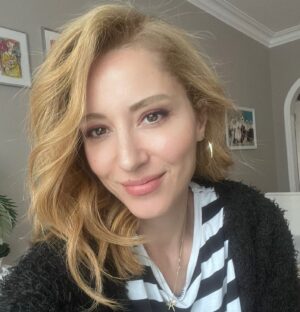 Ayşegül Akdemir Instagram - Sarı💛