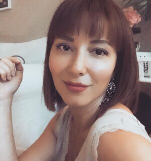 Ayşegül Akdemir Instagram - Canım @enesunalan senin sayende cesaret ettim saçlarımı bu kadar kısa kestirmeye. Senin ve tüm ekibinin ellerine sağlık🤗 Oh rahatladım ben den mutlusu yok🥰