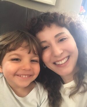Ayşegül Akdemir Instagram - Parka gitmek istiyo park kapalı bugün diyoruz. Hergün aynı yalan çocuğa😞 off daha 15 gün var🙈