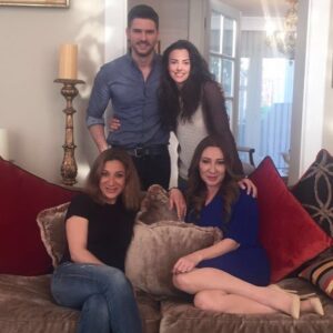 Ayşegül Günay Instagram - Bir güzeller güzeli setimizi ziyaret etti, hoşgeldin Tuvana Türkay 💃💃