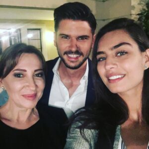 Ayşegül Günay Instagram - Veeeee asla vazgeçmem de son sahnem☘☘