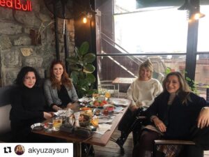 Ayşegül Günay Instagram - Yine yeniden hepbirlikte güzeliz işteeeee 🍀🍀🍀🍀