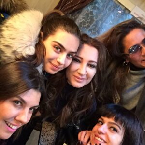 Ayşegül Günay Instagram - Bizden asla vazgeçemiyceksiniz, Asla vazgeçmem rüzgarı esmeye başladı🍀🍀🍀🍀