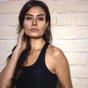 Ayşen Gürler Instagram - Hayat. Soğuk. geçmiş. hüzün. Güneş. Mutluluk. An.