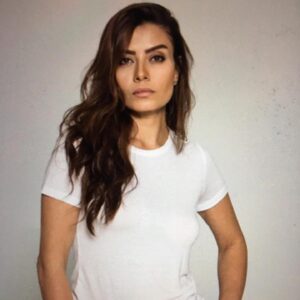 Ayşen Gürler Instagram - Hayat. Soğuk. geçmiş. hüzün. Güneş. Mutluluk. An.