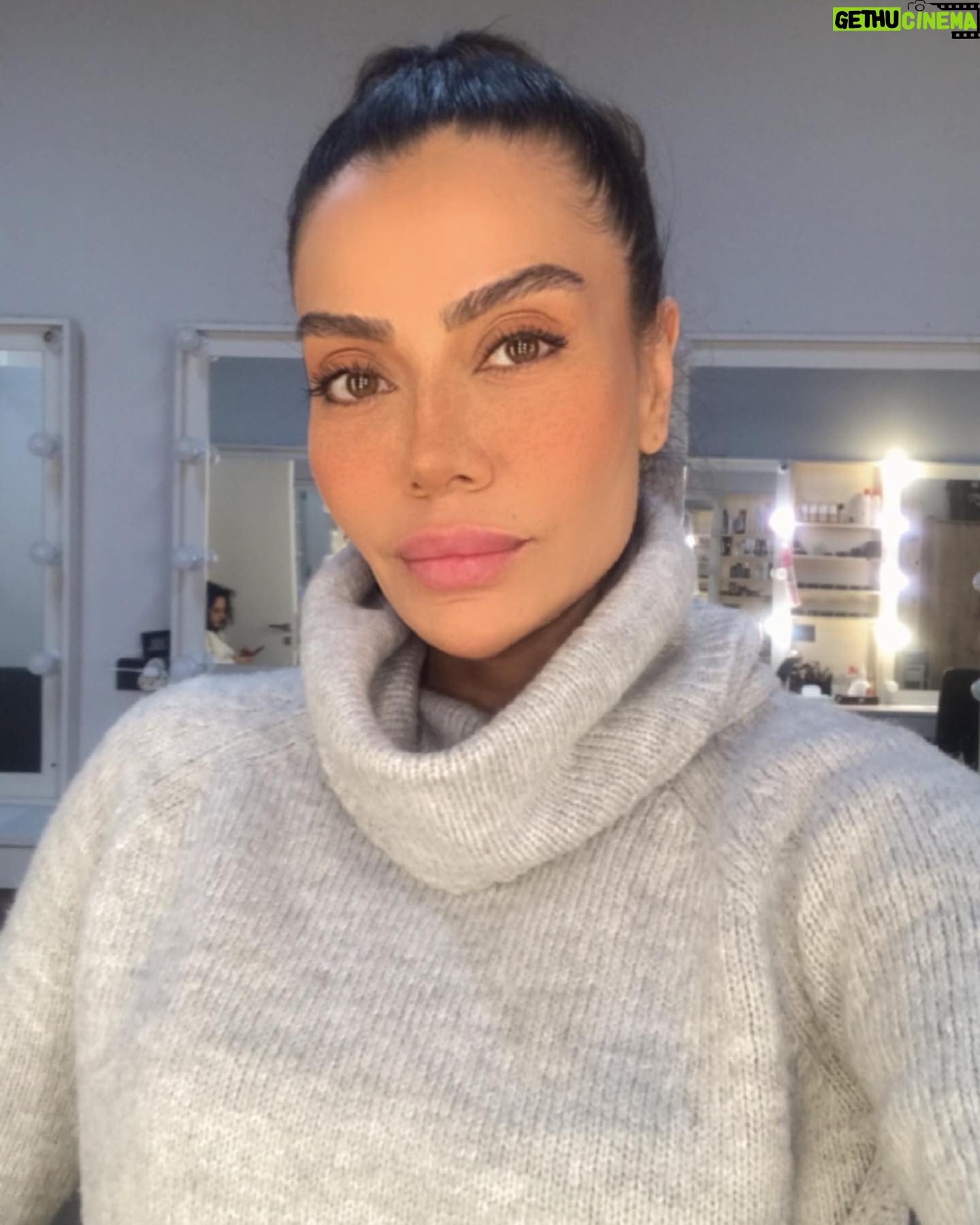 Ayşen Gürler - 3 Likes - 🦋