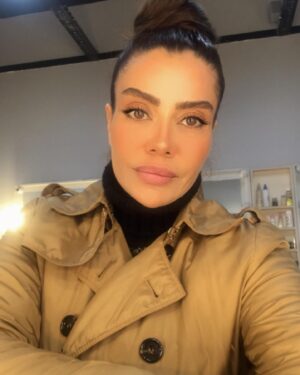 Ayşen Gürler Instagram - Yine seçemediysem …. 🤔 postlarcaaa 💜