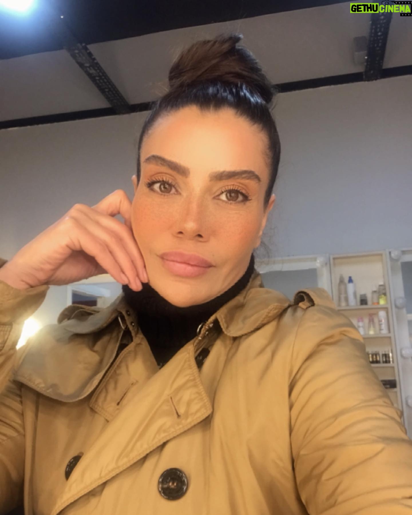 Ayşen Gürler - 3 Likes - Yine seçemediysem …. 🤔 postlarcaaa 💜