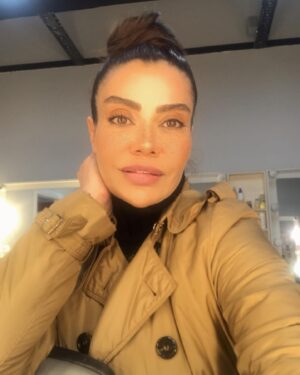 Ayşen Gürler Instagram - Yine seçemediysem …. 🤔 postlarcaaa 💜