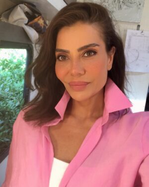 Ayşen Gürler Instagram - Modumuz’un rengi PEMBEEEE 💓