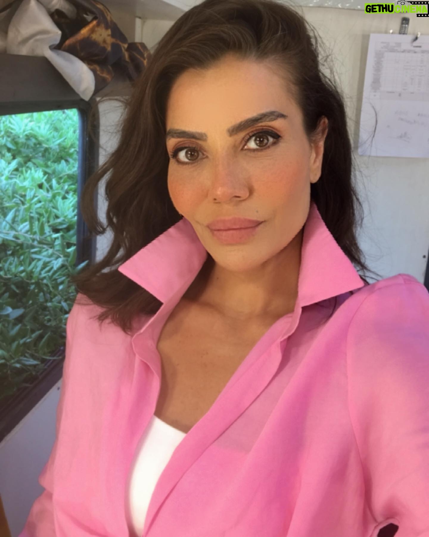 Ayşen Gürler - 2.2K Likes - Modumuz’un rengi PEMBEEEE 💓