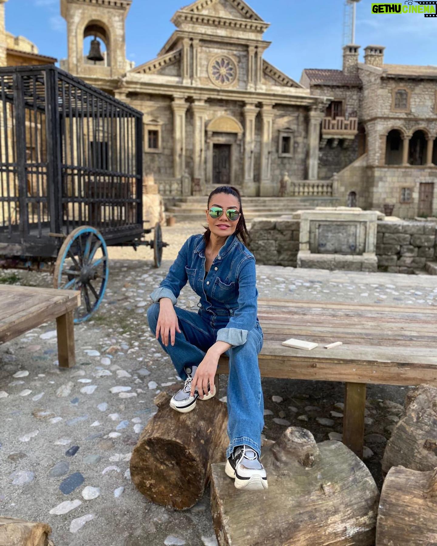 Ayşen Gürler - 3 Likes - Büyülü bir şehir 🦋