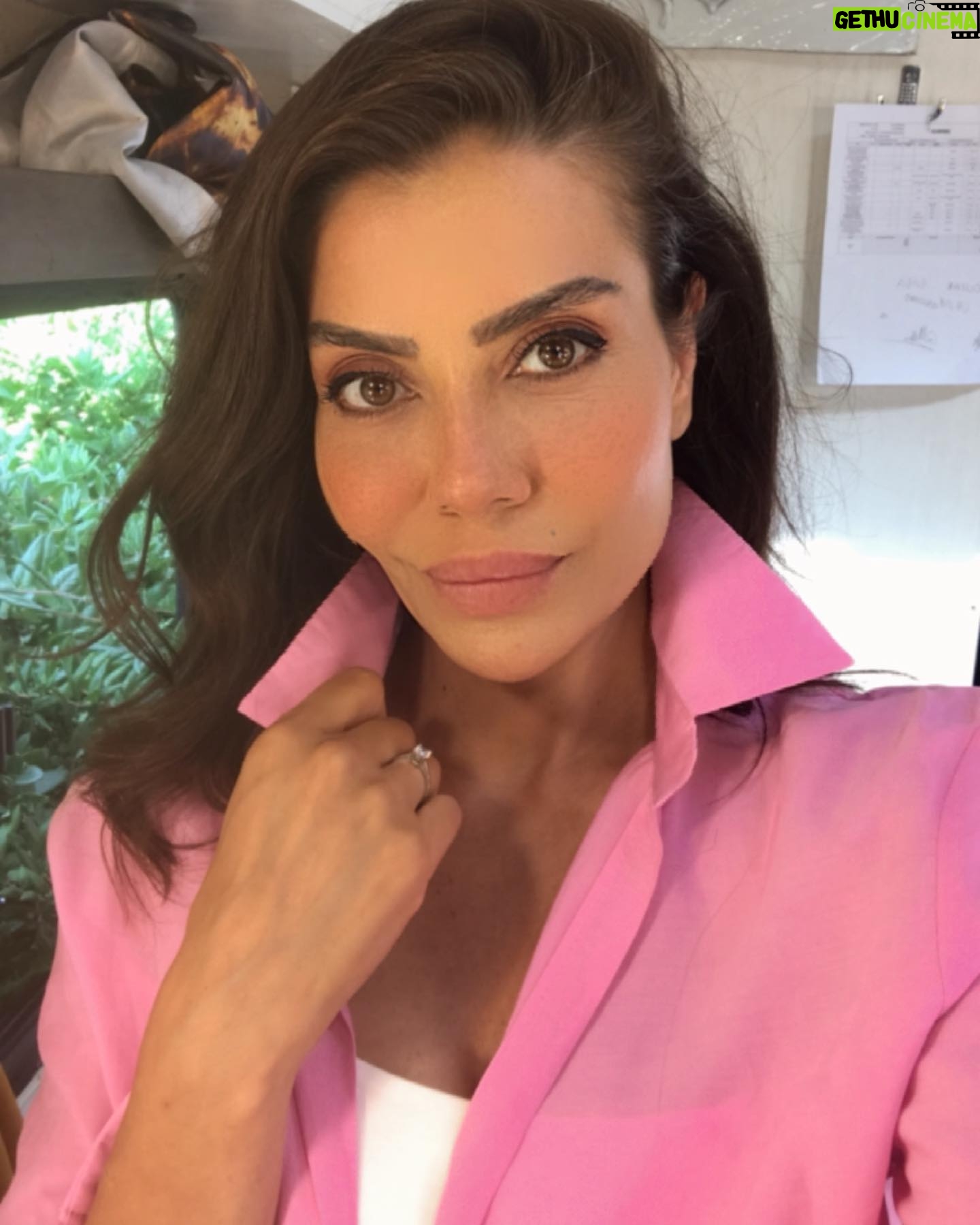 Ayşen Gürler - 2.2K Likes - Modumuz’un rengi PEMBEEEE 💓