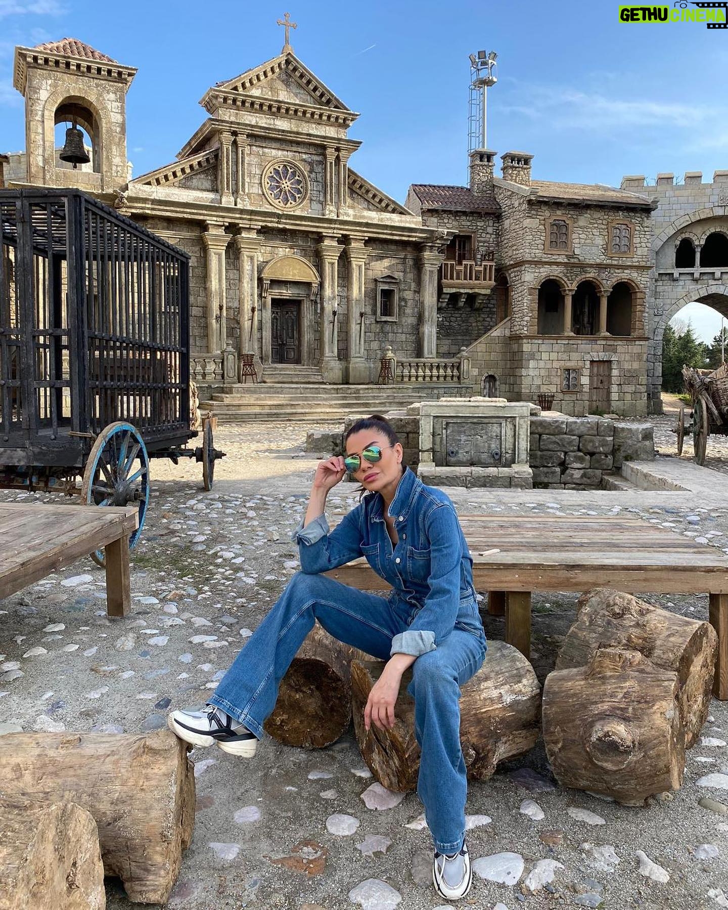 Ayşen Gürler - 3 Likes - Büyülü bir şehir 🦋
