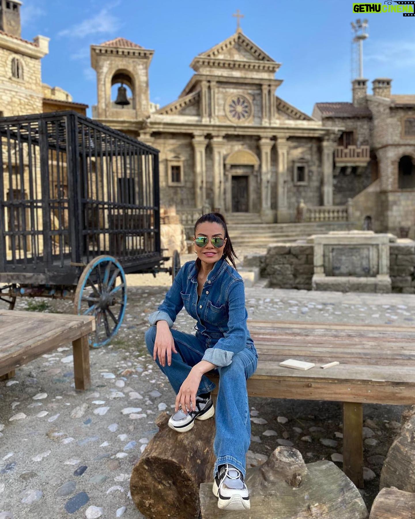 Ayşen Gürler - 3 Likes - Büyülü bir şehir 🦋