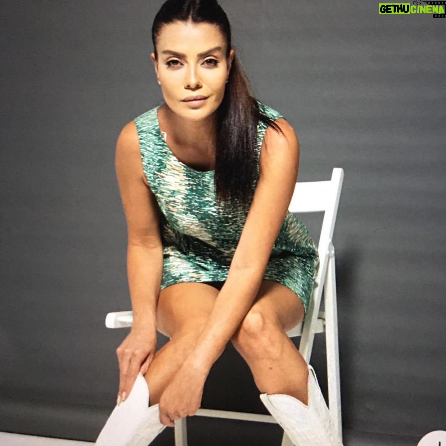 Ayşen Gürler - 3.4K Likes - Hayat. Soğuk. geçmiş. hüzün. Güneş. Mutluluk. An.