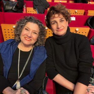 Ayşenil Şamlıoğlu Instagram - Çok güzel bir geceydi… #suçvecezafilmfestivali #friends #heppiness #mutluluk #dostluk