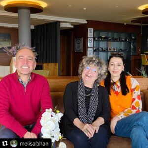 Ayşenil Şamlıoğlu Instagram - Ne çok mutlu olduğum bir karşılaşma iyi ki… 

#Repost @melisalphan with @use.repost
・・・
Canım @aysenilsamlioglu ve @emin_capa 💜💚