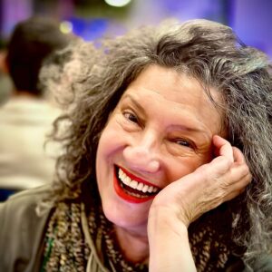 Ayşenil Şamlıoğlu Instagram - Bir tanem Hakan Dündar fotoğrafladı beni onun güzel görüşüyle,keyifli bir yemekte♥️❤️🩷🧡
#dostluk #sevgi #keyif #mutluluk #joyful #friendship #happiness #love